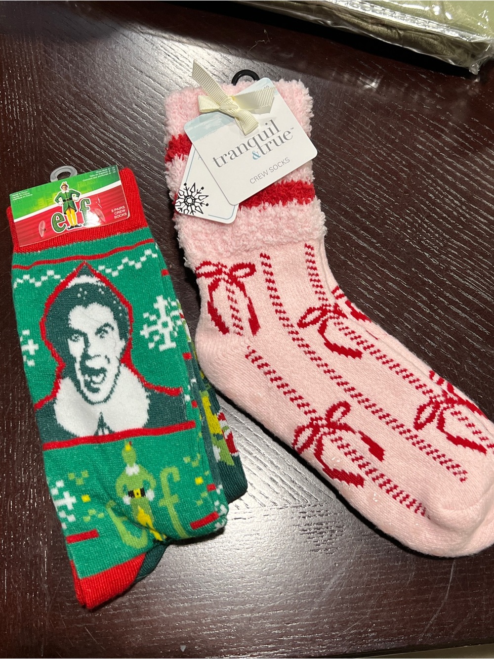 Buddy the  Elf Movie Green Crew Socks & Pink Ribbon 3 pair size 6-12 New